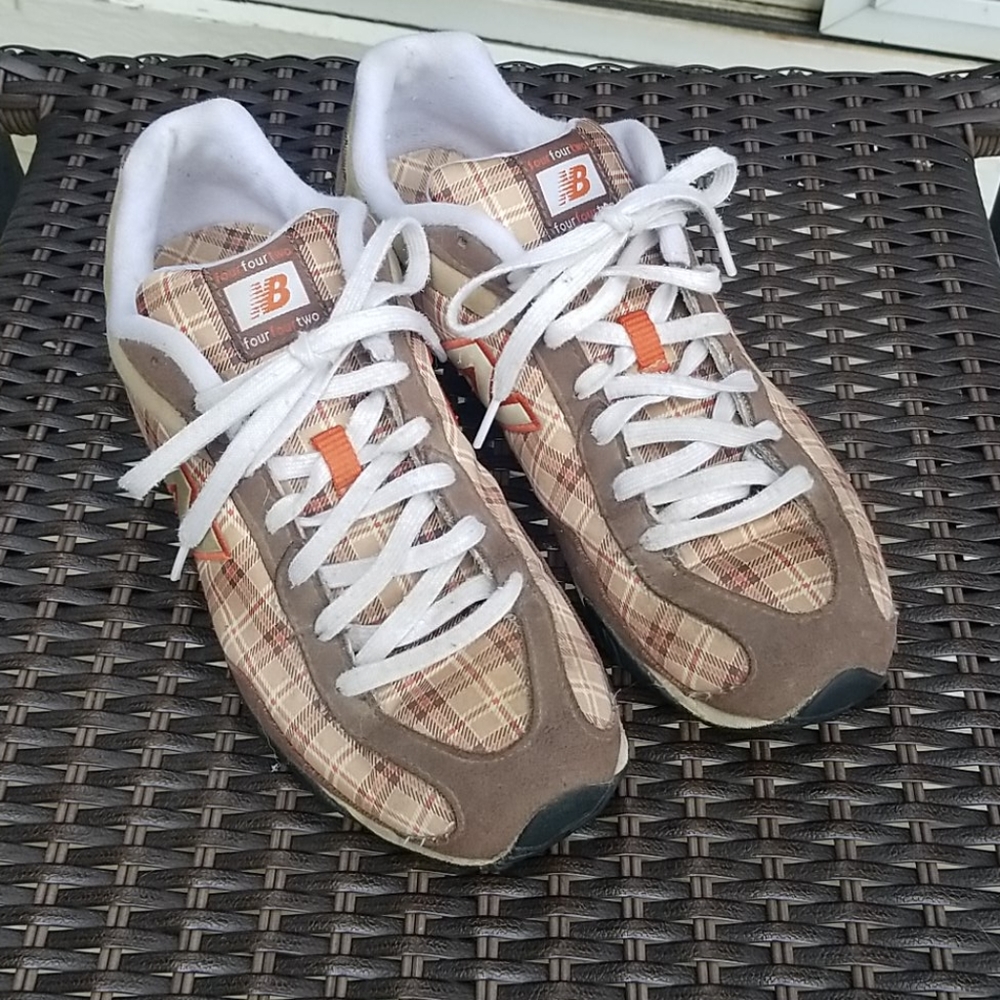 New Balance 442